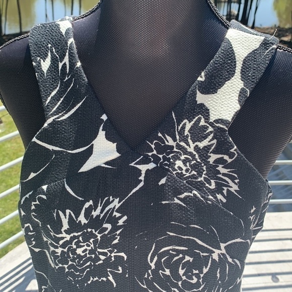 Just Taylor Black and White Abstract Rose Sleeveless Pocket Cocktail Dress Sz 10 - Picture 3 of 7
